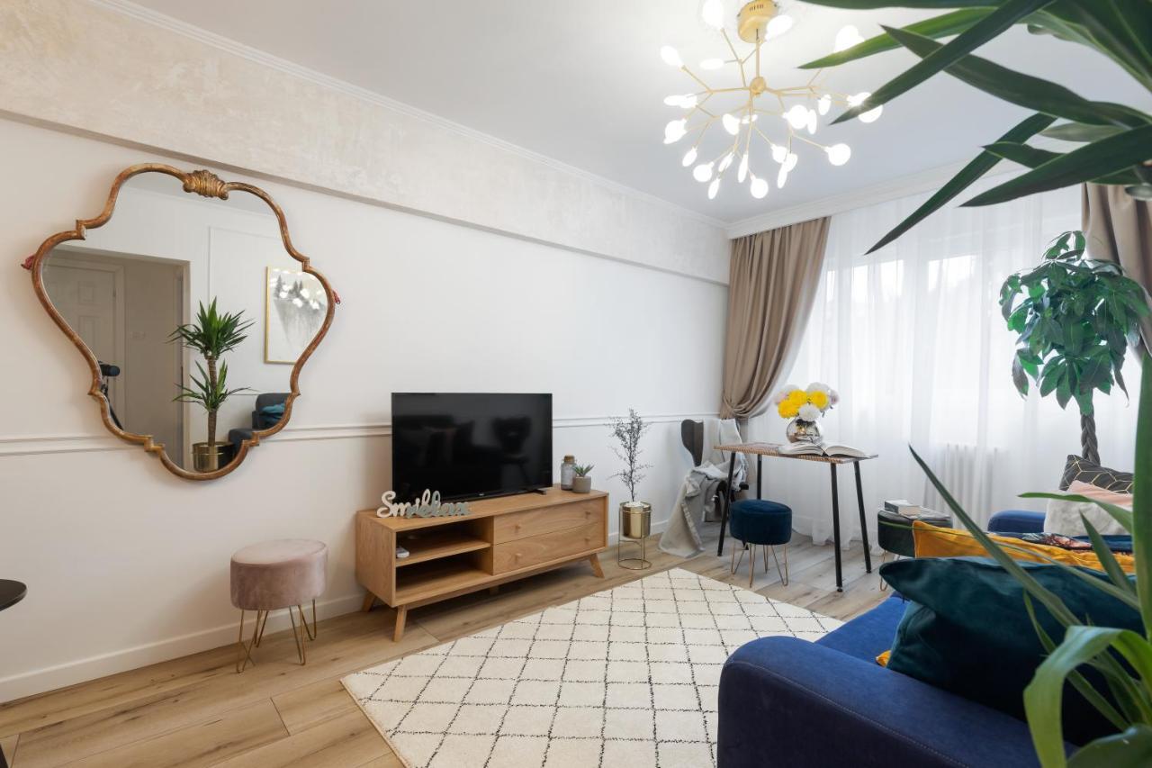 Eclectic 3 Bedroom Calea Victoriei By Urbanesq Bucarest Extérieur photo
